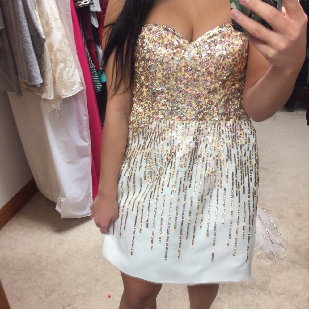 Formal dress with detachable skirt